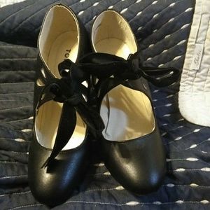 TORRID black closed toe heel